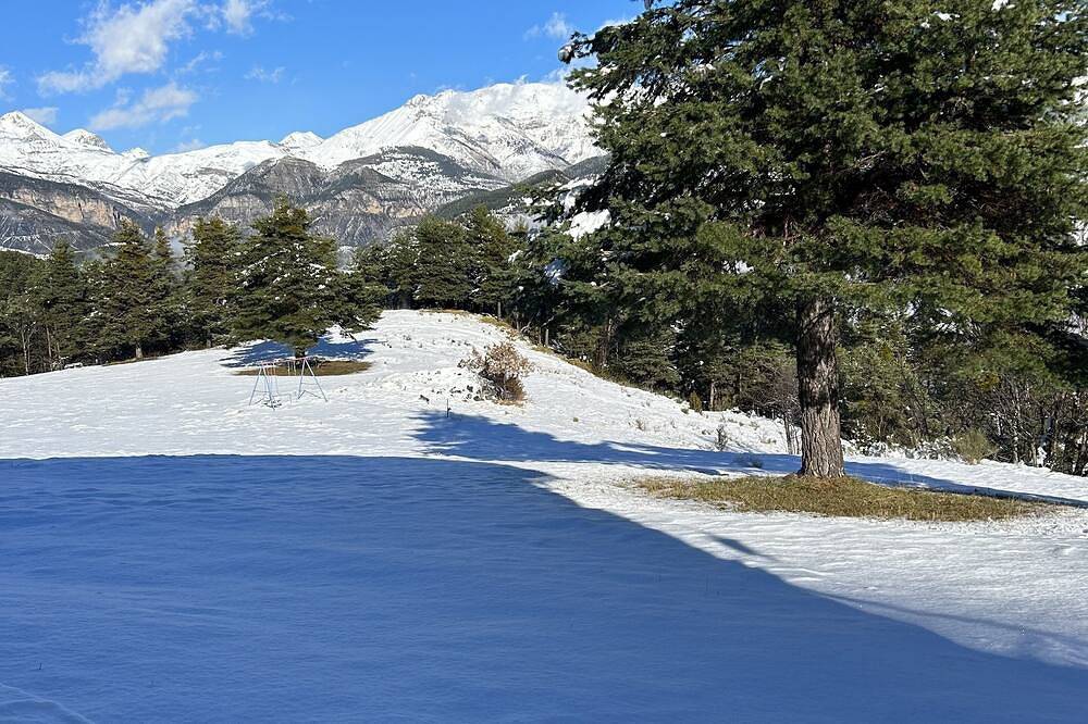 Mercantour retreat in a serene private  12.5 acres of land in Châteauneuf-Grasse, Mittelmeerküste (Frankreich)