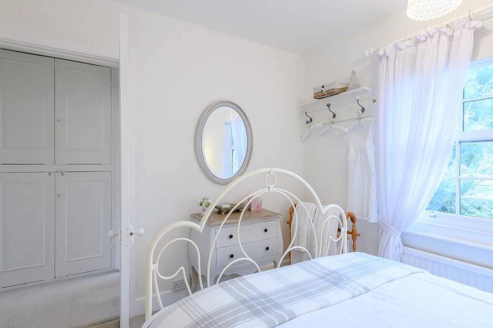 2 Bed in New Milton in Barton on Sea, Hampshire