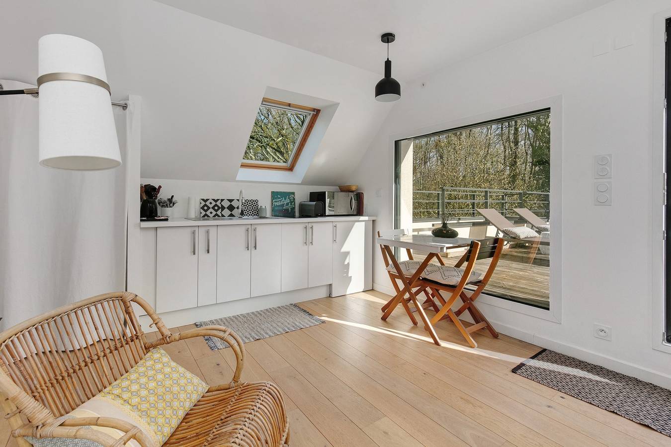 Studio entier, Hakuna Matata Cocon paisible - Grande terrasse vue forêt in Saint-Molf, Côte d'Amour