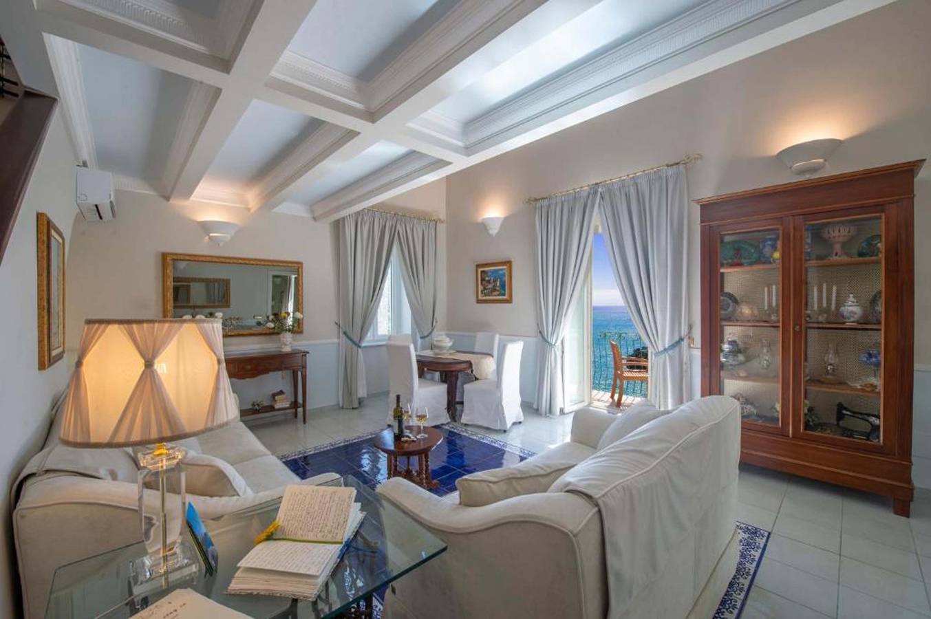 Amore Rentals - Villa Bellavista con Jacuzzi Riscaldata, Vista Mare e Palestra in Tovere, Amalfiküste