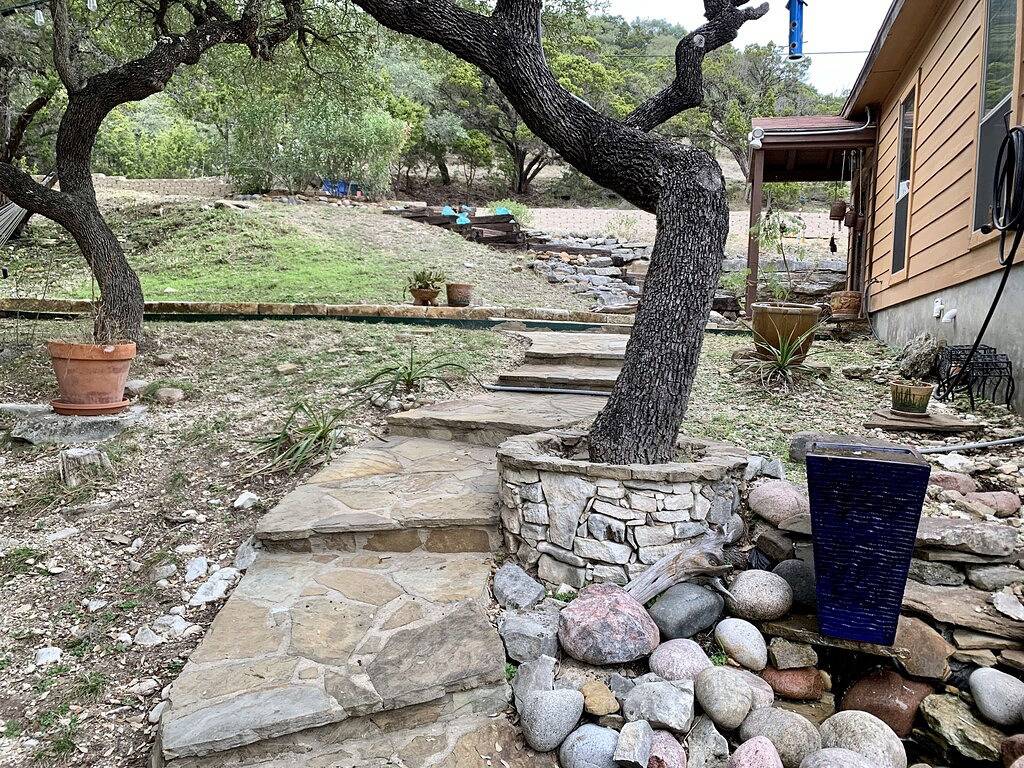 Wunderschönes Haus auf einem Hügel am See in Comal County