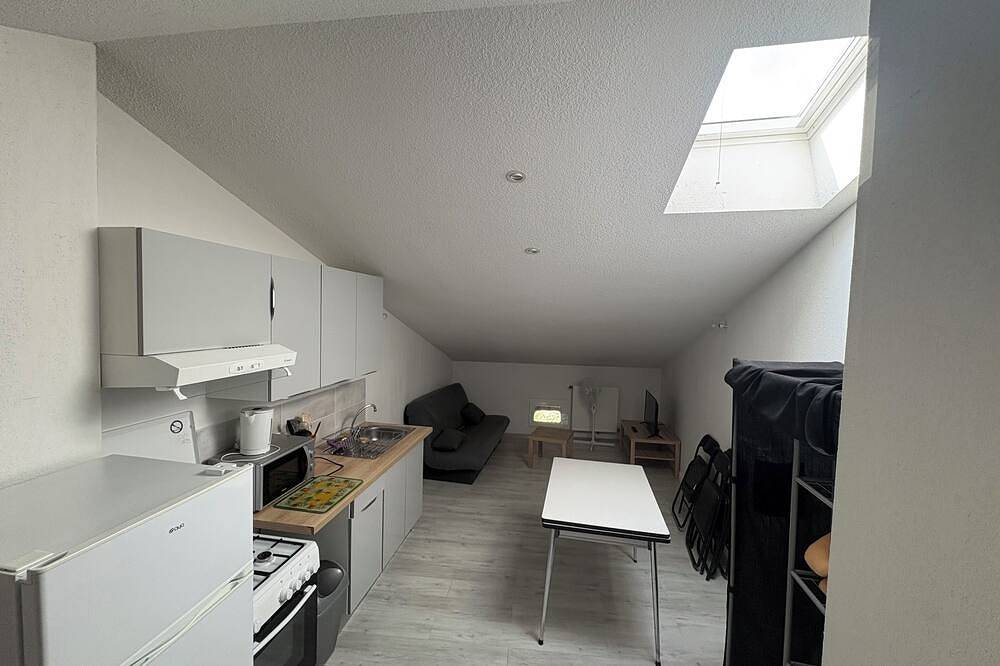 Apartamento entero, Charming t2 attic in the center of tallard in Tallard, Gap region