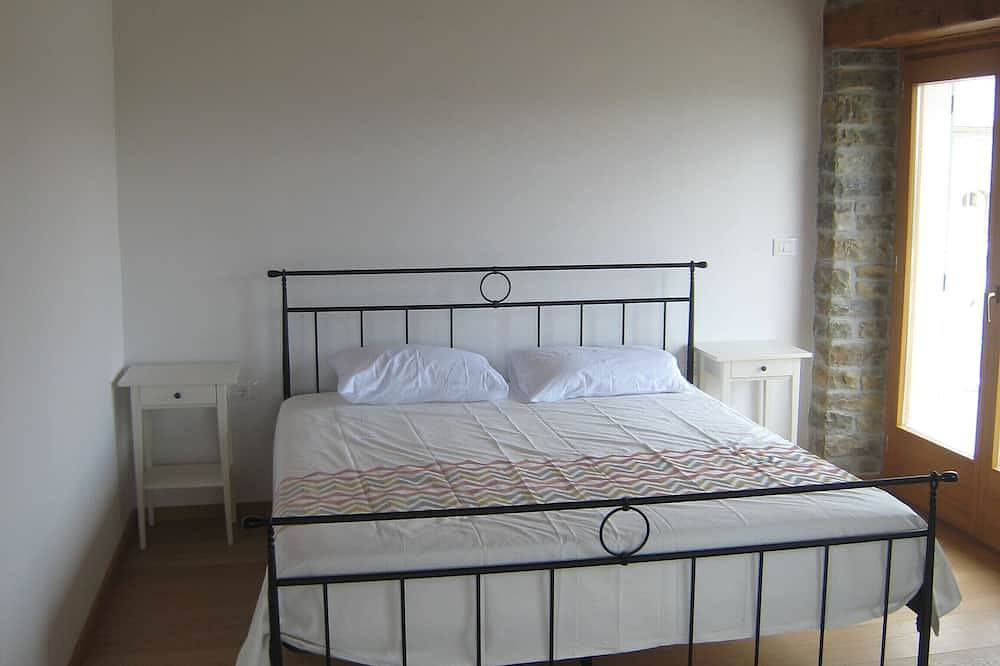 Restored Old Stone Farmhouse With Private Pool - Ideal For Families in Buje, Središnja Istra
