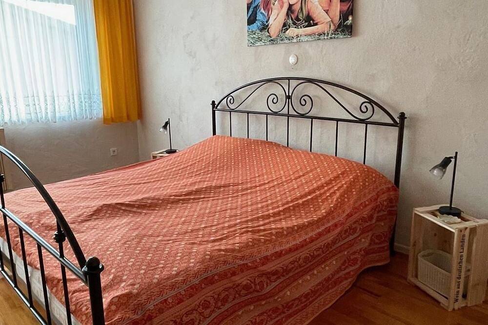 Ganze Wohnung, Wein-Ferienhaus \"In der Olk\" - Ferienwohnung Christine in Klüsserath, Moseleifel