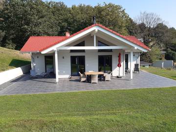 Ferienhaus für 4 Personen, mit Ausblick und Sauna sowie Garten im Nationalpark Eifel