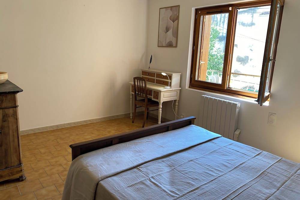 Village house in Montagnac, Côte d'Améthyste