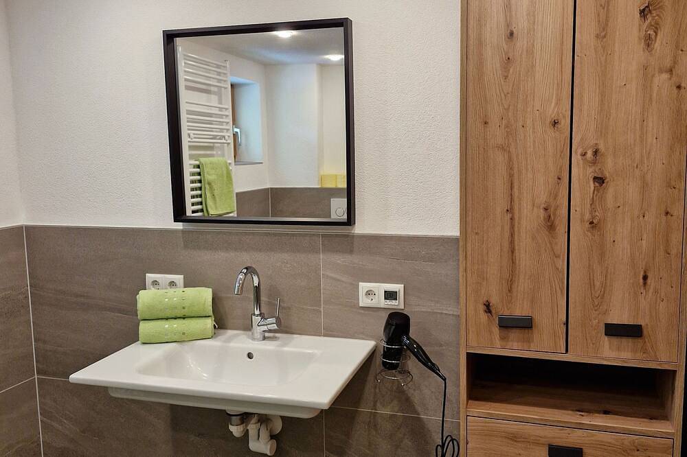 Ganze Wohnung, Ferienwohnung Zirbe - Waldhäusl in Feichten, Kaunertal