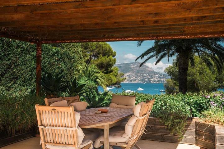 Villa pour 7 personnes, avec vue et terrasse ainsi que jardin et piscine, animaux acceptés à Saint-Jean-Cap-Ferrat