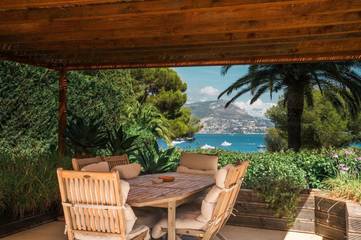 Villa pour 7 personnes, avec terrasse et vue ainsi que jardin et piscine, animaux acceptés à Saint-Jean-Cap-Ferrat