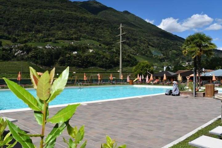 Bungalow für 5 Personen, mit Garten und Pool, mit Haustier in der Schweiz