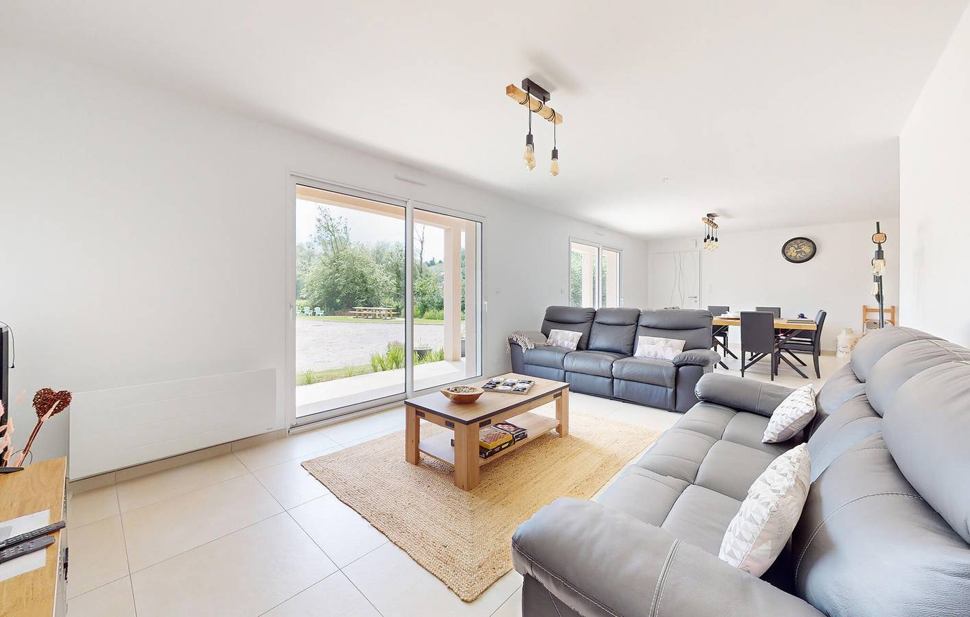 Cozy Garden Apartment with WiFi & Parking, 1.5km to Parenty in Bezinghem, Région de Montreuil