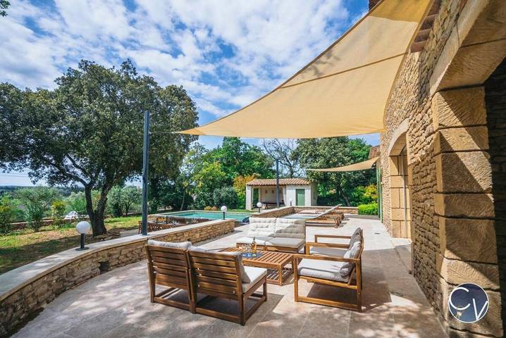 Location de vacances pour 8 personnes, avec jardin ainsi que piscine et terrasse à Vallabrix - 2