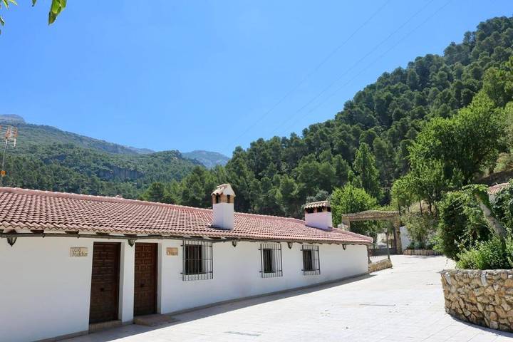 Casa rural para 4 personas, con vistas además de piscina y jardín, Se admiten mascotas en Quesada - 2