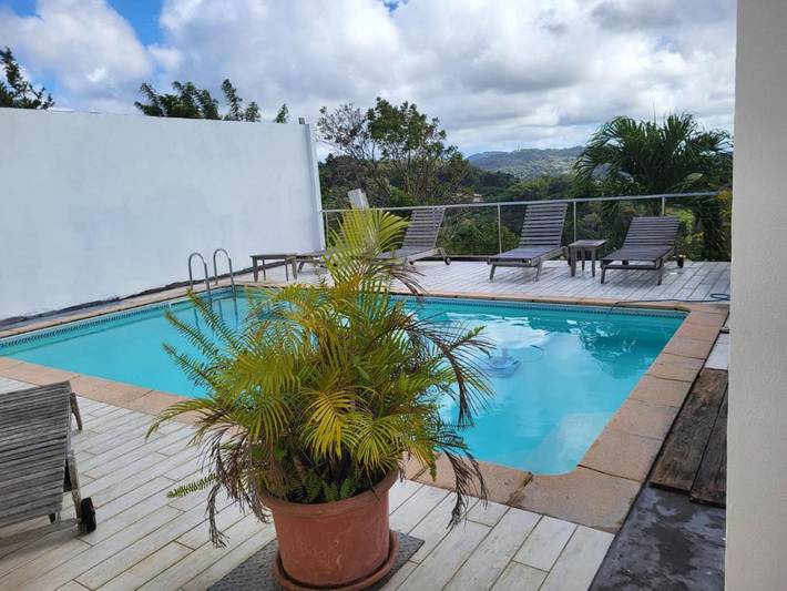 Gîte pour 2 personnes, avec piscine ainsi que vue et terrasse à Sainte-Luce - 2