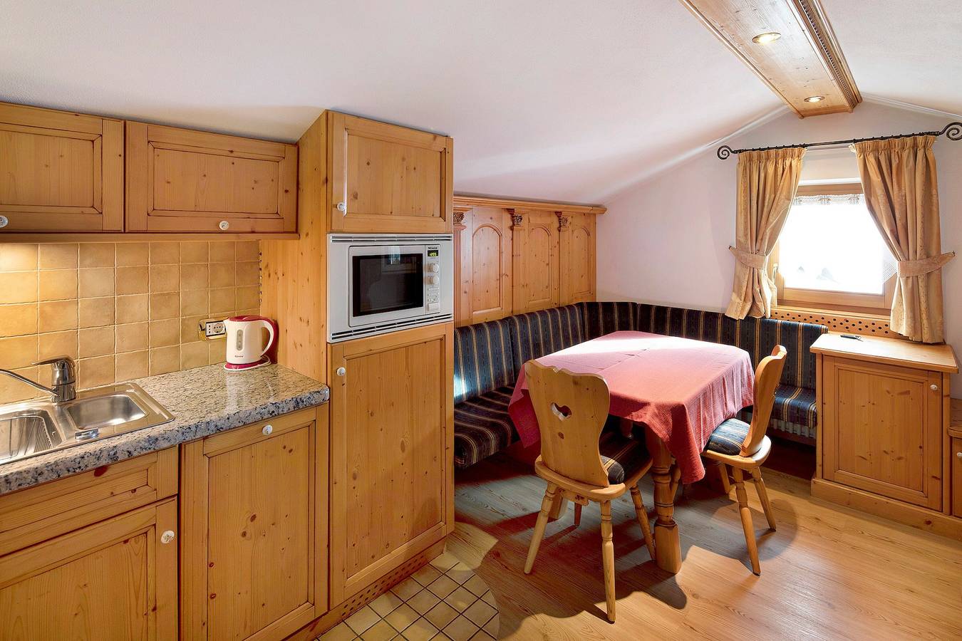 Appartement entier, Appartement de vacances "Casa Li Roina n 44" avec vue sur les montagnes, jardin partagé et Wi-Fi. in Livigno (Town), Livigno