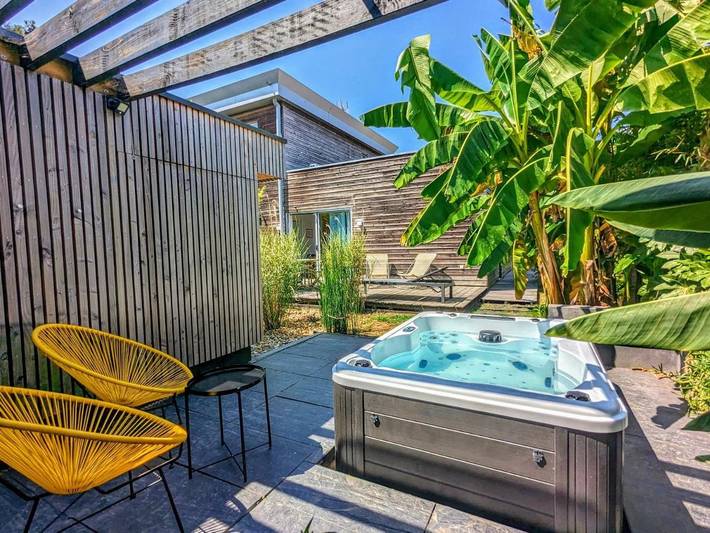 Appartement de vacances pour 2 personnes, avec piscine ainsi que jardin et jacuzzi