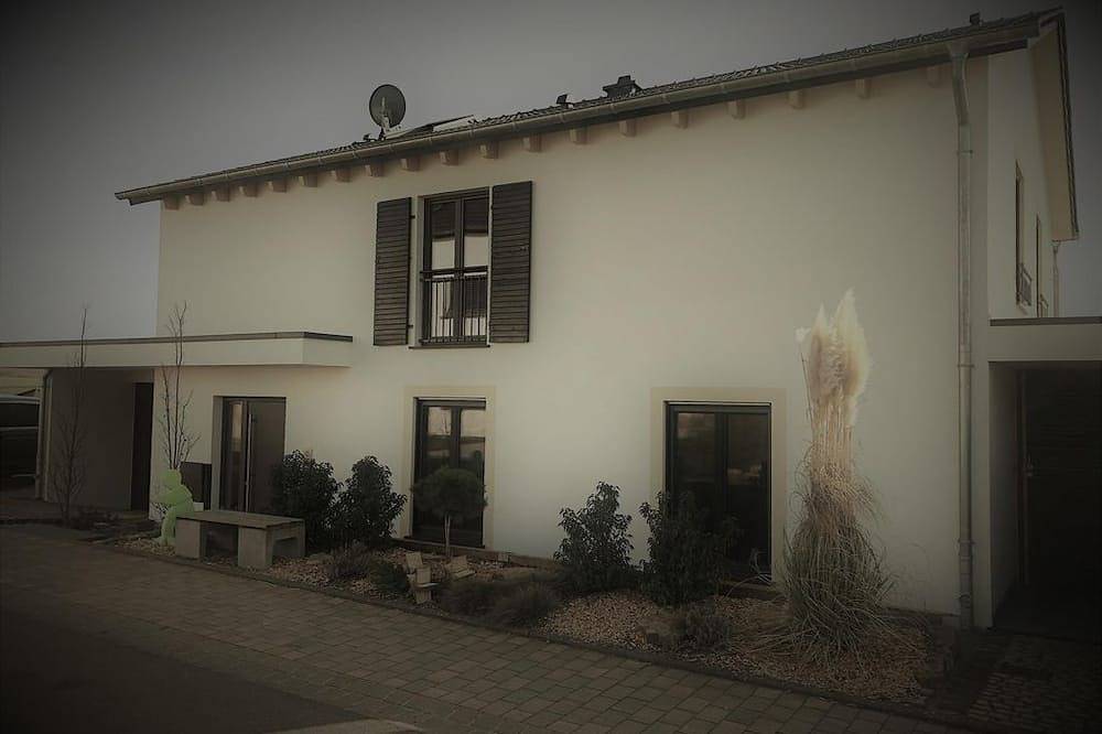 Ganze Wohnung, Fewo mal anders - 2-Bett-Ferienwohnung Bad/Wc, 1 Schlafraum in Irrel, Eifelkreis Bitburg-Prüm