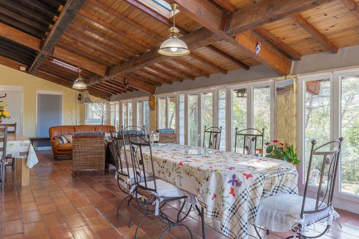Villa "Les Vallons" con piscina privata, giardino e Wi-Fi in Lioux, Parco naturale regionale del Luberon