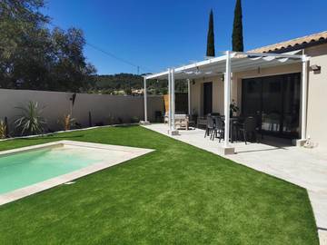 Location de vacances pour 6 personnes, avec jardin et piscine à Cruzy