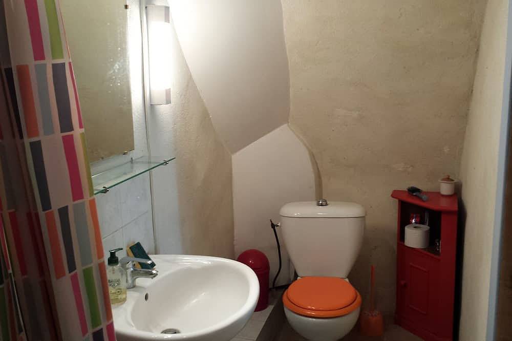 Chambre independant dans une maison atypique. Pas de possibilité de cuisiner. in Alba-la-Romaine, Privas (arrondissement)