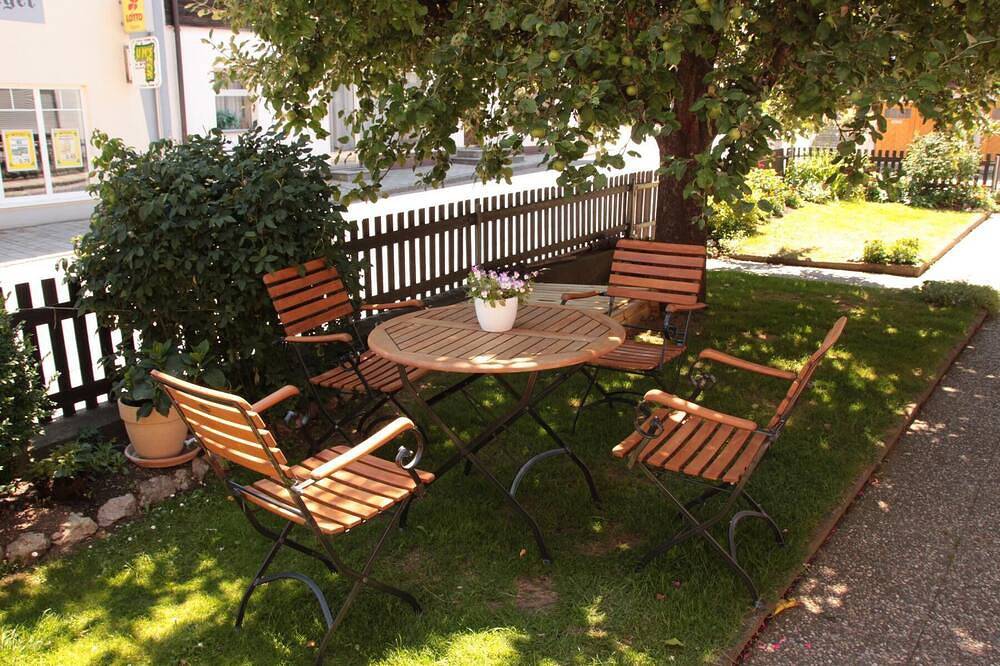 Ganze Wohnung, Schöne Fewo (44qm) zentral gelegen mit Garten vor der Tür in Zandt, Ostbayern