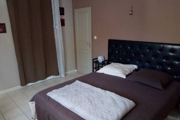 Location de vacances pour 4 personnes, avec jacuzzi ainsi que terrasse et jardin à Saint-Siffret - 2