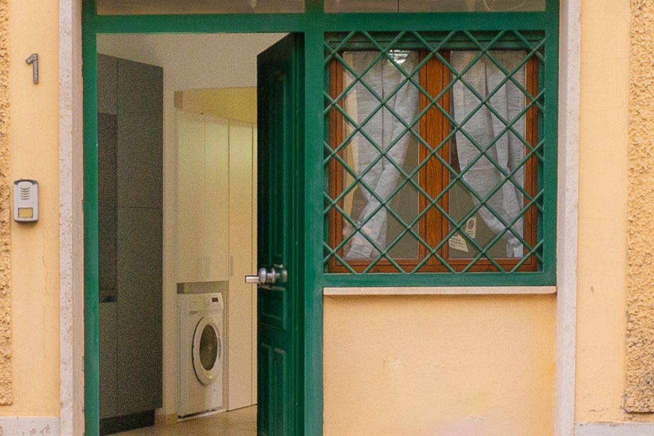 Entire apartment, Vivimihome - Apt a pochi passi dalla metro,con ingresso privato in Rome, Rome Province