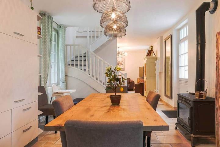 Location de vacances pour 6 personnes, avec piscine ainsi que terrasse et jardin à Continvoir