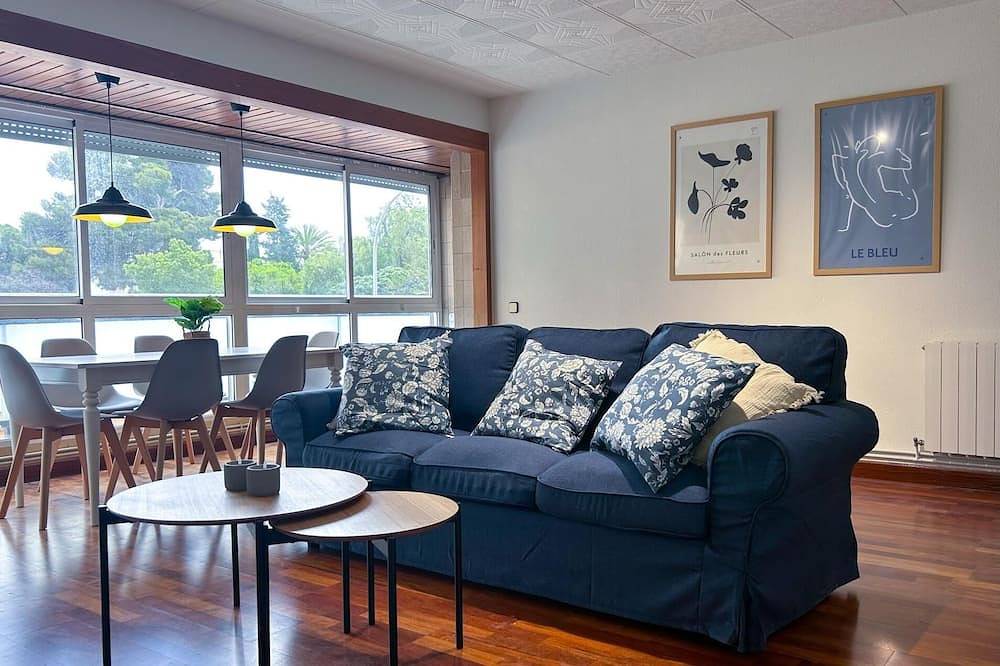 Appartement entier, Spacious City Centre Apartment w/ Parking by Hostem in Vilanova i la Geltrú, Garraf