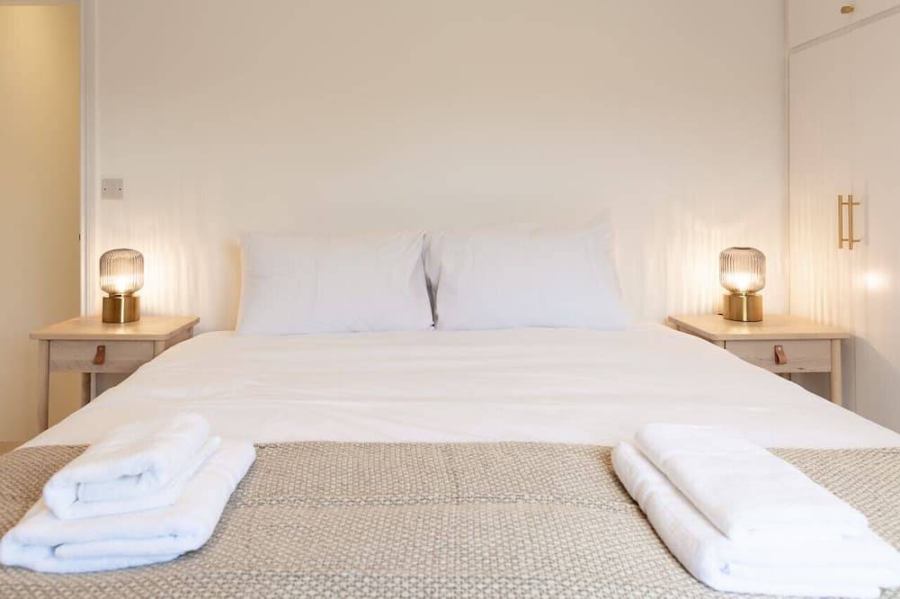 Bright & Airy 2Bd - 10 mins walk into Centre in Cheltenham, Gloucestershire