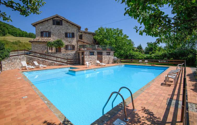 Appartamento intero, Appartamento vacanze per 5 persone con piscina in Montemonaco, Parco nazionale dei Monti Sibillini