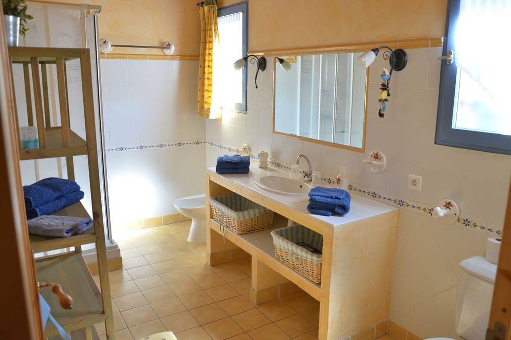 Chambres d'hôte de charme proche de la mer et de la montagne. chambre 1 in Prunete, Cervione