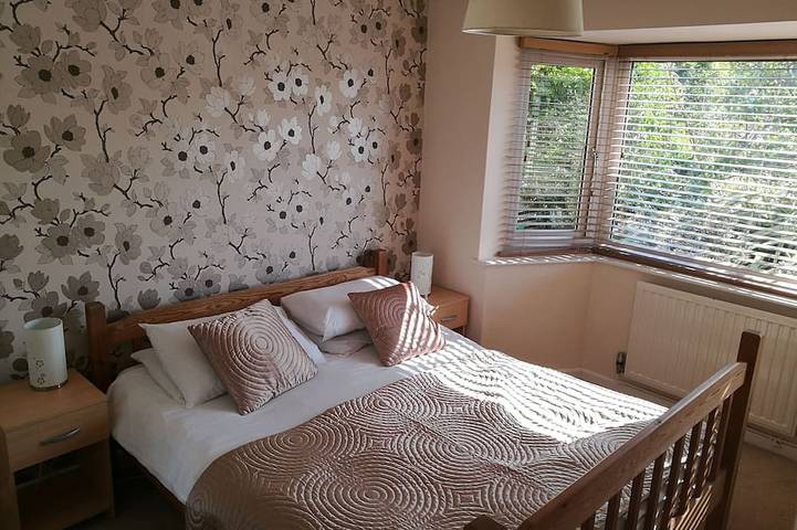 Large House in Bude, Cornwall, Sleep18, Quiet Location, Just 10min Walk To Beach in Bude, Cornwall
