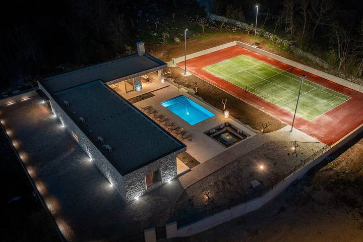 Ferienhaus für 8 Personen, mit Pool und Garten