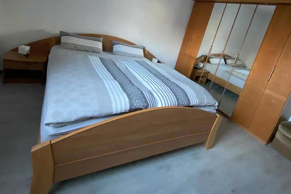 Ganze Wohnung, Ferienwohnung Schöne Aussicht \nruhige Lage - direkt am Wald - ideal zum Wandern in Nieheim, Kreis Höxter