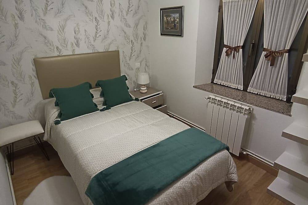 House: Valdivia's portal in Pomar de Valdivia, Montaña Palentina