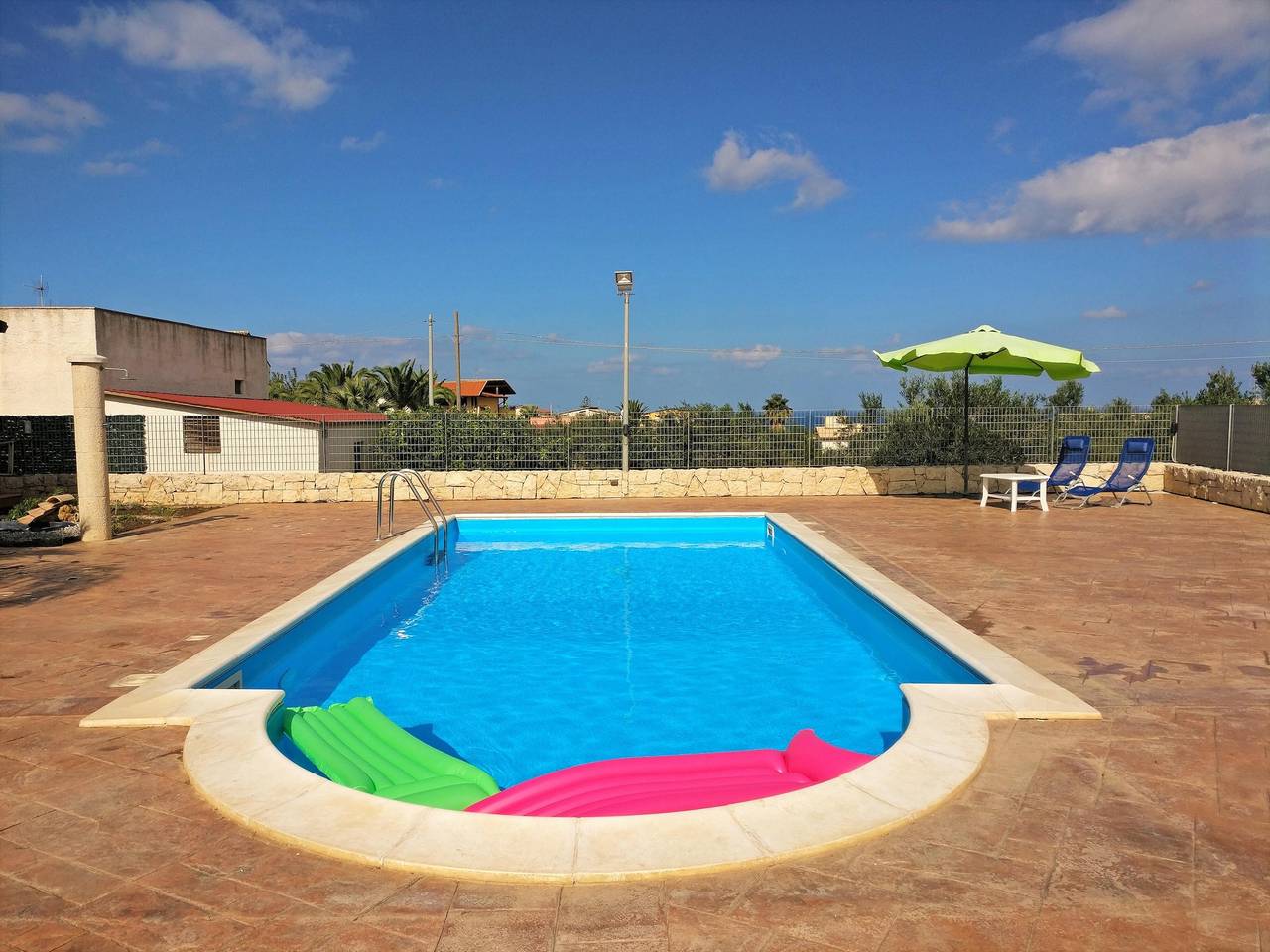 Villa 'Paradiso' avec piscine privée, Wi-Fi et climatisation in Alcamo Marina, Alcamo