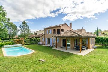 Villa pour 8 personnes, avec jardin ainsi que balcon et piscine à Vallon-Pont-d'Arc