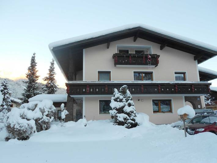 Ferienwohnung für 4 Personen, mit Garten und Balkon, kinderfreundlich in Höfen