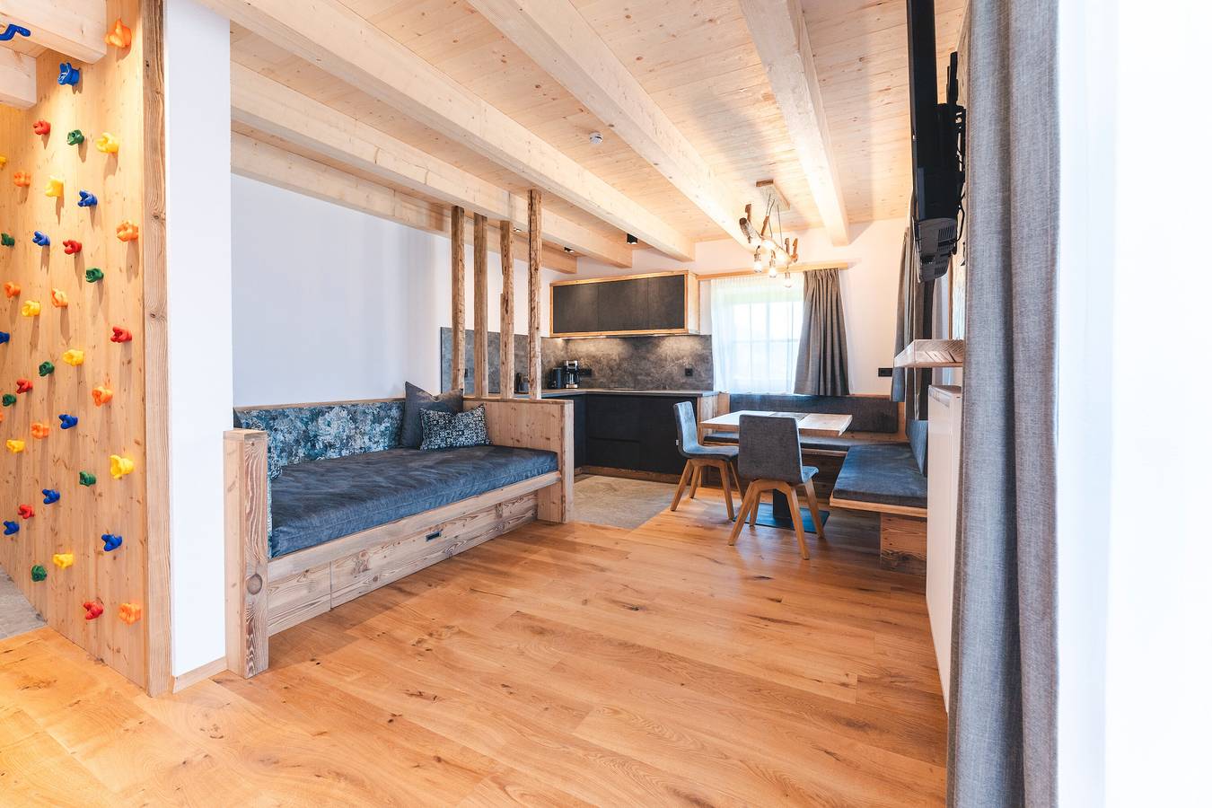 Ganze Wohnung, Ferienwohnung 'Berg' mit Bergblick, Gemeinschaftsgarten und Wi-Fi in Sexten, Südtirol