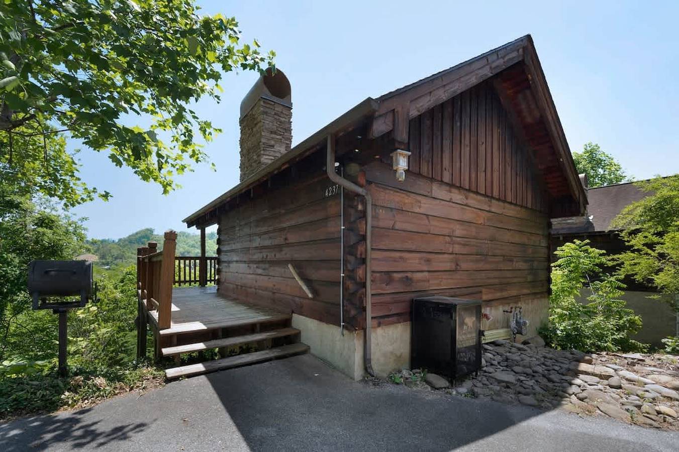 Ganze Wohnung, Location Cute Studio Log Cabin Fireplace Hot Tub in Pigeon Forge, Sevier County