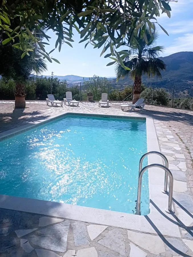 Casa de vacaciones para 7 personas, con vistas al lago y jardín además de piscina y vistas - 1
