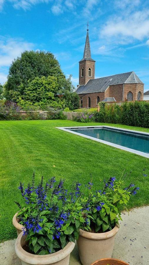 Chambre d’hôte pour 8 personnes, avec Terrasse ainsi que Jardin et Piscine
