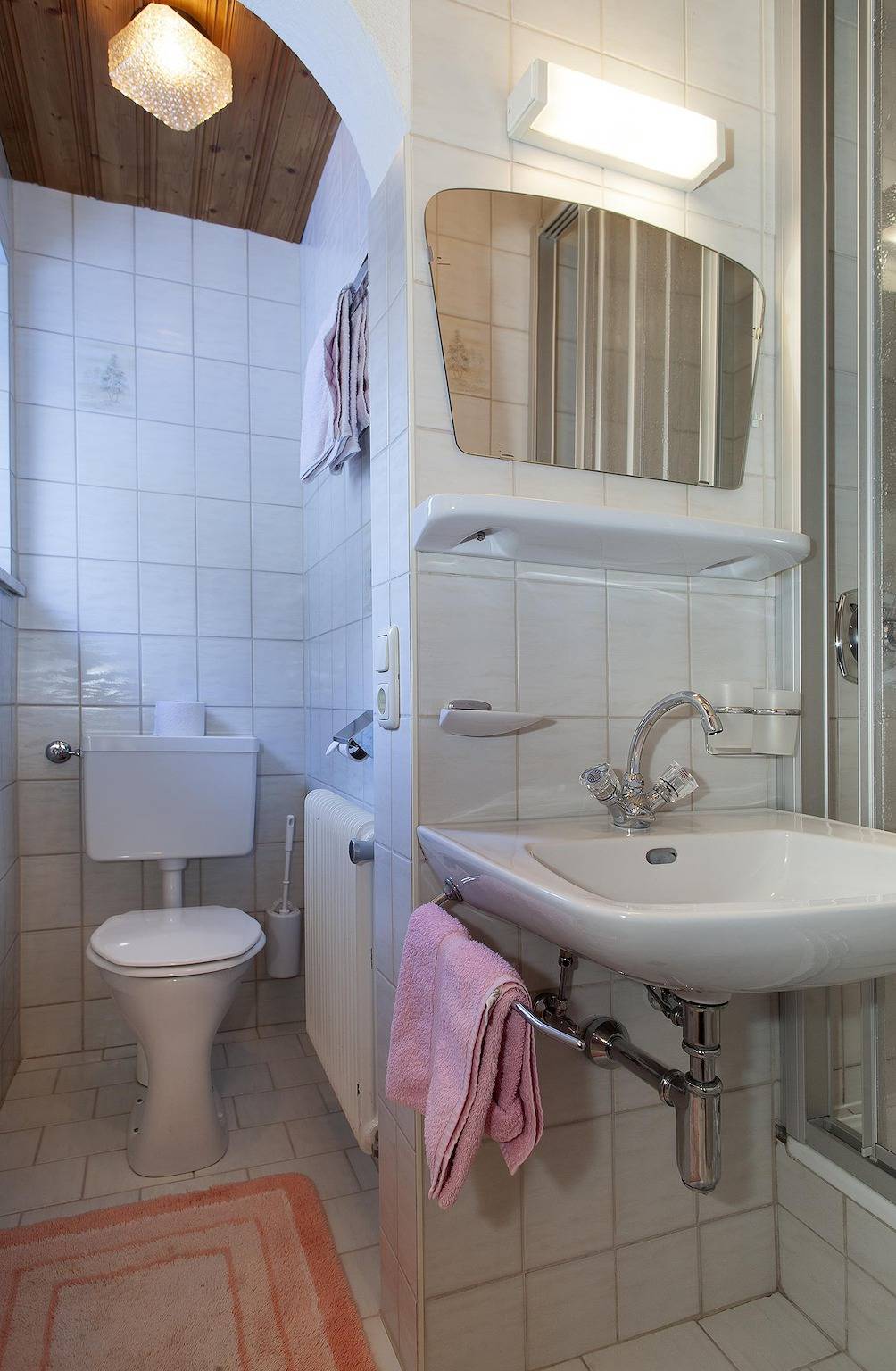 Doppelzimmer mit Dusche, Wc in Lechtal Alps, Sankt Anton am Arlberg