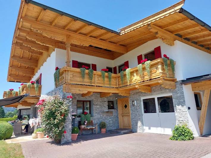 Gîte pour 2 personnes, avec Balcon et Terrasse ainsi que Jardin et Vue à Kramsach