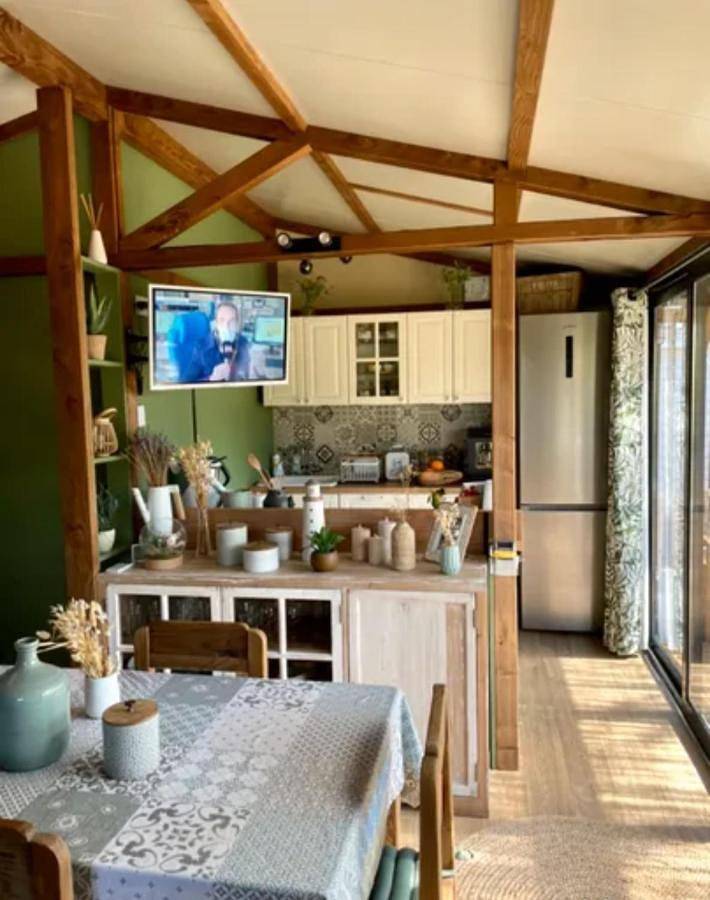 Camping pour 4 personnes, avec jardin ainsi que bassin pour enfant et piscine à La Teste-de-Buch - 4