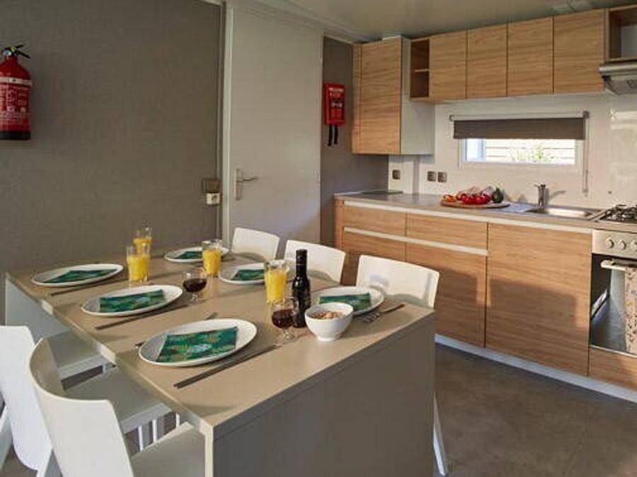 Camping Le Soleil de Saint Sieu (Anciennement Le Villeu) - Mobilhome 8 personnes - Mobil-home | Premium | 3 Ch. | 6/8 Pers. | Terrasse surélevée in Lancieux, Région de Dinan