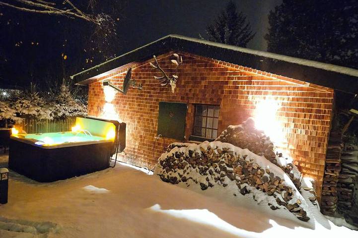 Maison de vacances pour 3 personnes, avec Jacuzzi et Terrasse ainsi que Jardin et Sauna dans la Forêt-Noire