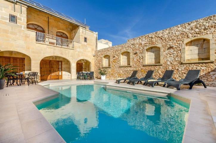 Villa per 8 persone, con balcone e giardino, adatto a famiglie con bambini a Malta