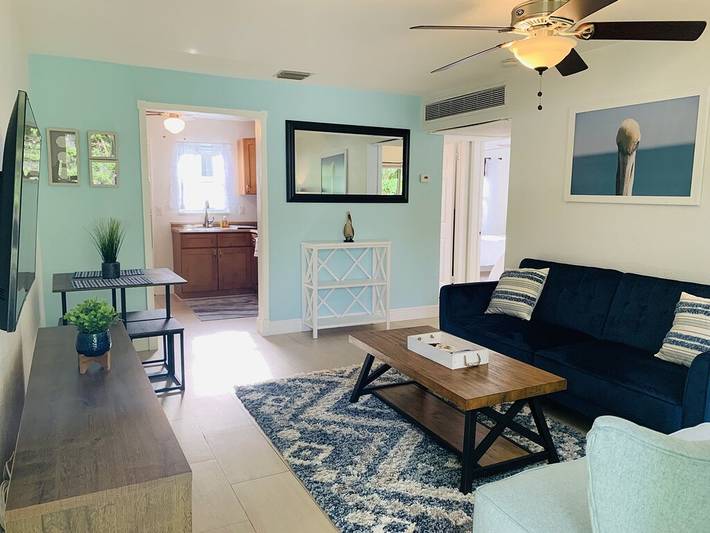 Vacation rental for 4 people, with yard and terrace in Dania Beach
